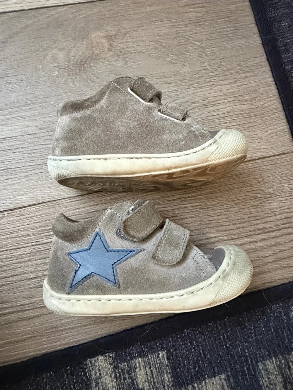 Naturino Kids Double-Strap Sneakers in Grey with Blue Star